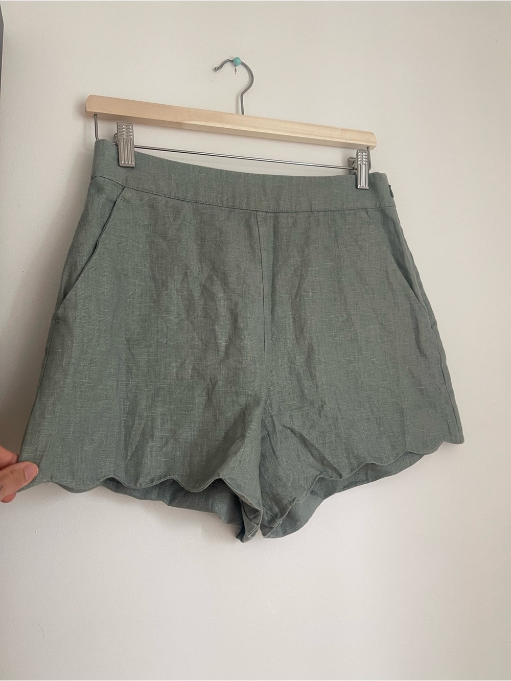 Linen High-Waist Scallop Hem Shorts - Sage Green